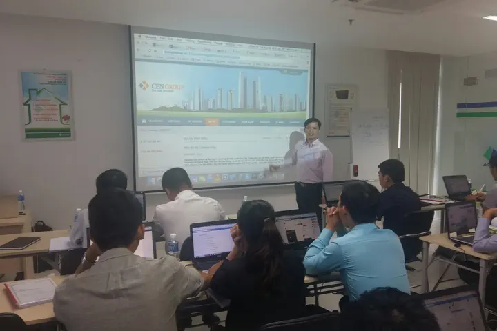 Đào tạo thực hành Digital Marketing tại Cenland